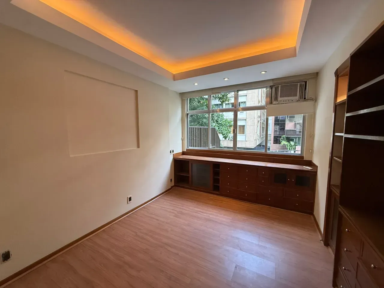 Unfurnished apartment with 2 bedrooms and 2 bathrooms — photo 2