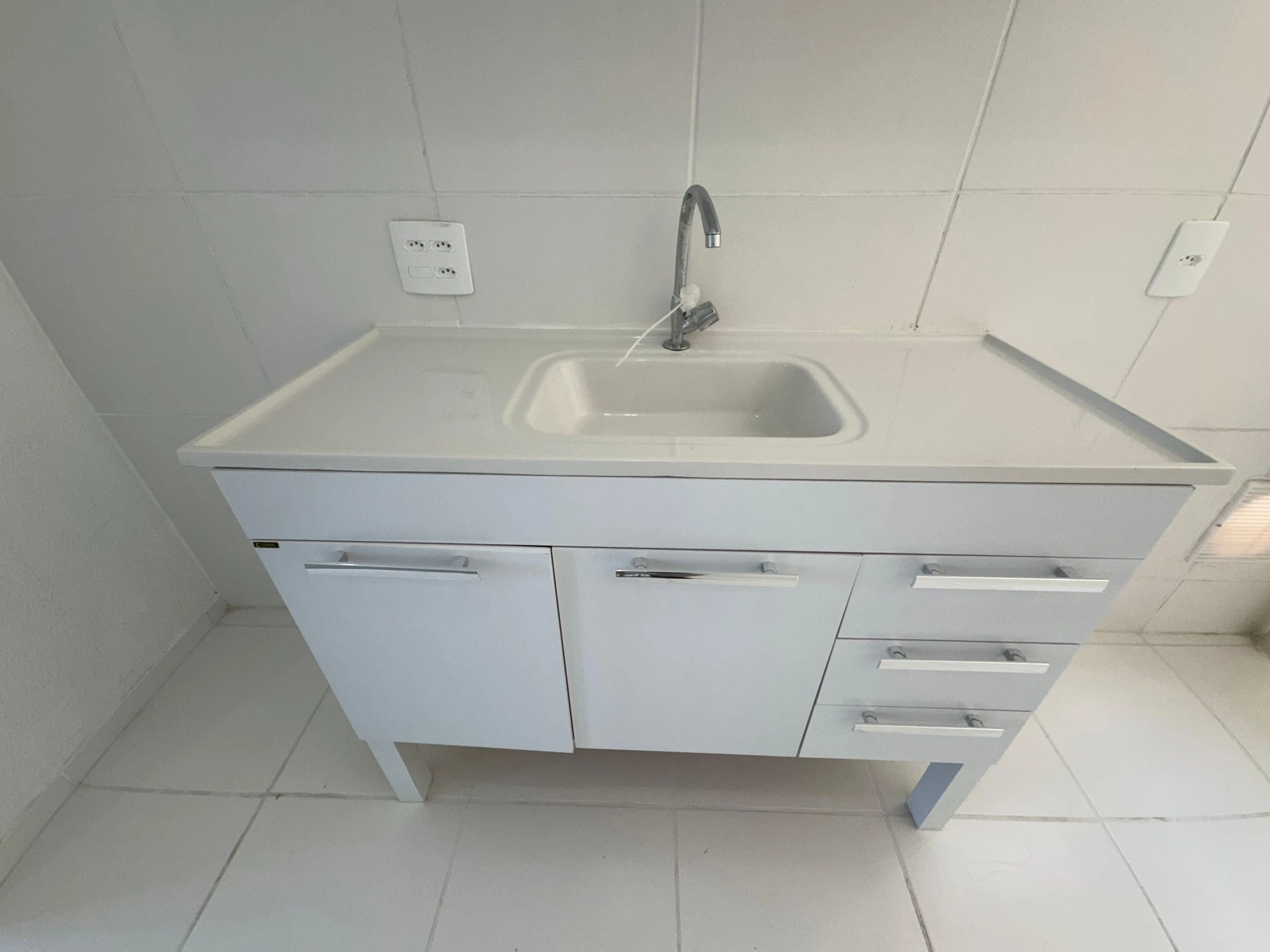 Unfurnished apartment with closed kitchen and 2 bedrooms — photo 17
