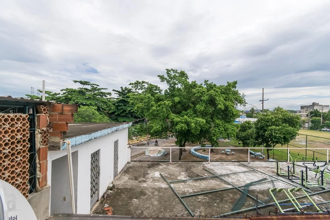 Unfurnished apartment with 2 bedrooms and a glass shower