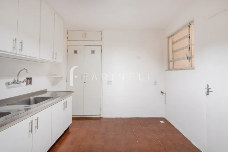 Home office in a 4-bedroom apartment, 196 m² — photo 2