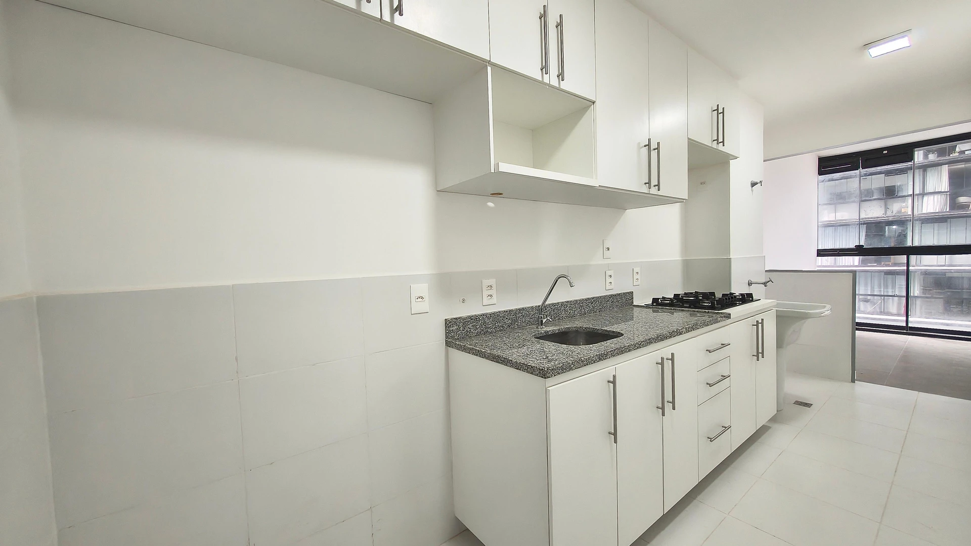 Apartamento com 2 quartos e varanda envidraçada — photo 2