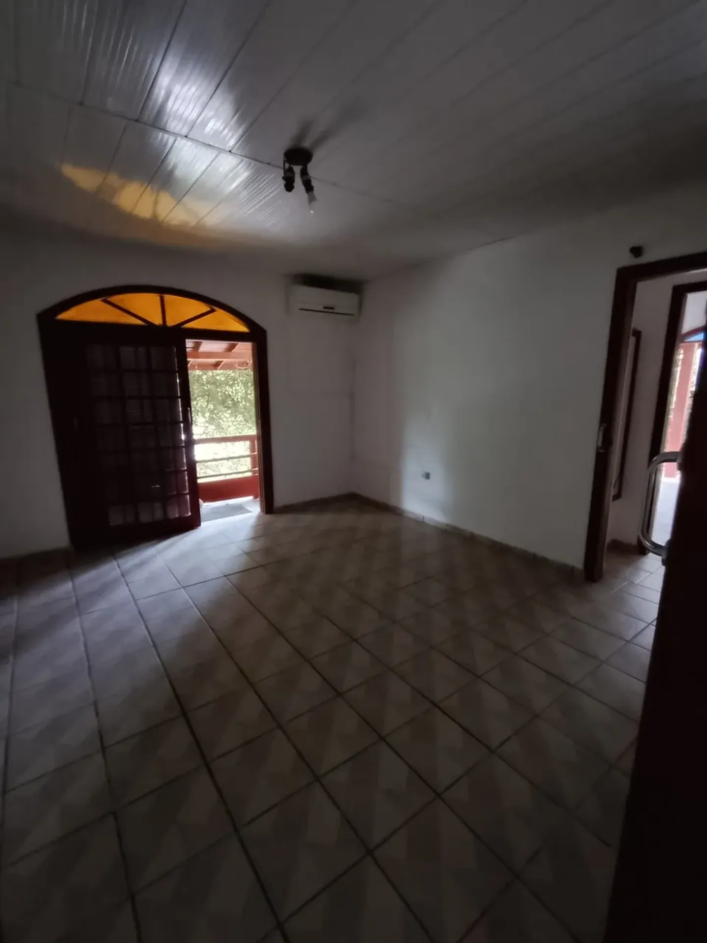 3-bedroom house with a bathtub — photo 17