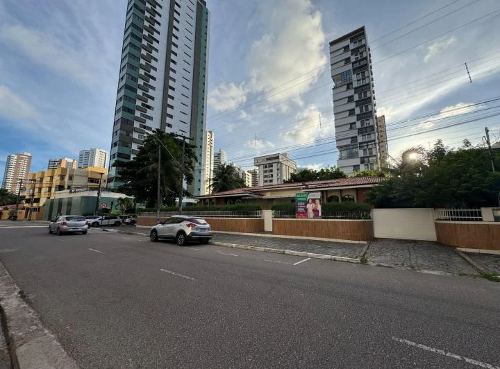 Дом 480 м²: 3 спальни, 2 собственные ванные, 2 парковки — photo 2