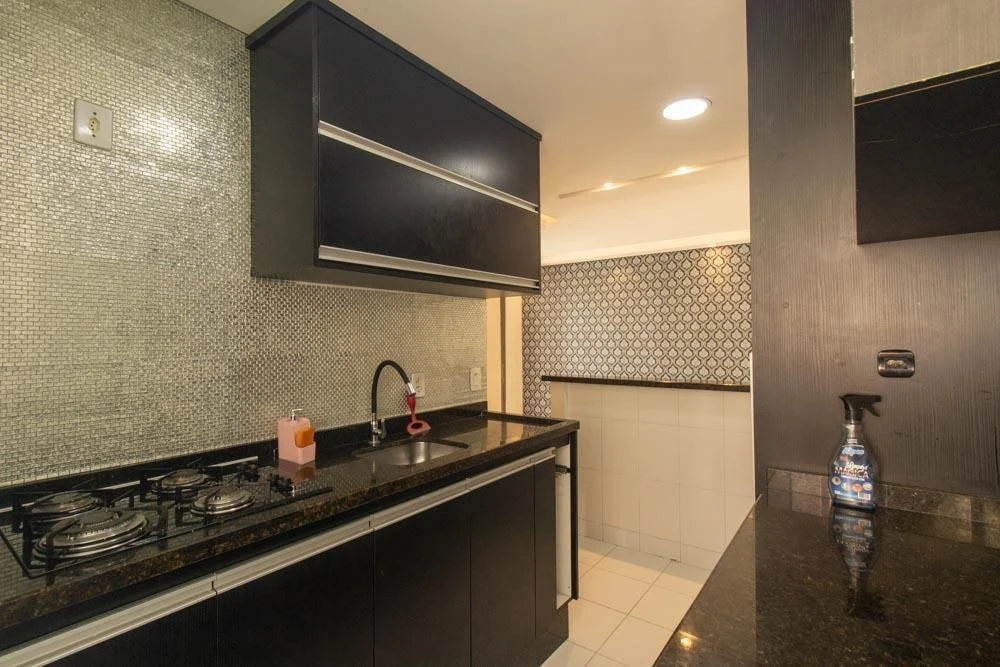 2-bedroom apartment in a building with a gym — photo 11