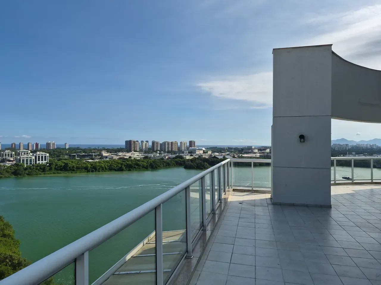 Duplex with 225 m², 3 bedrooms, and open-plan kitchen — photo 44