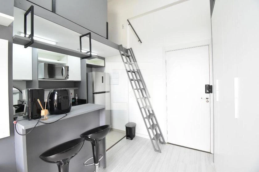 One-bedroom apartment in a building with a gym — photo 2
