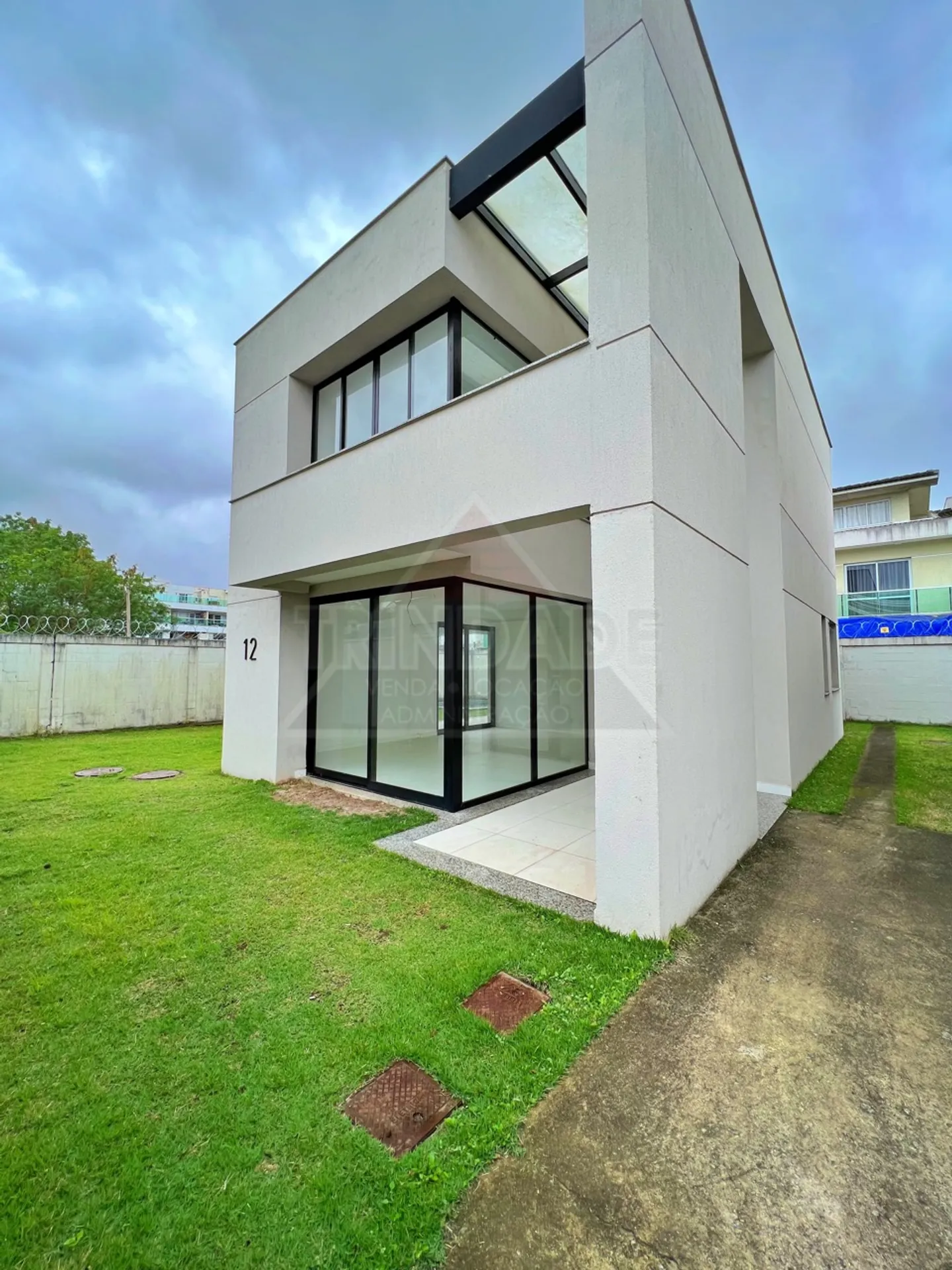 Casa com 3 suítes, 4 vagas e 366 m² — photo 2