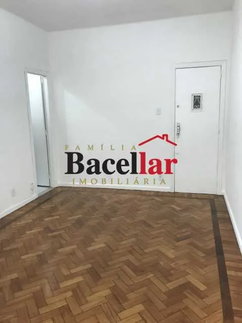 Wood or laminate floors in a one-bedroom apartment, 50 m² — photo 12