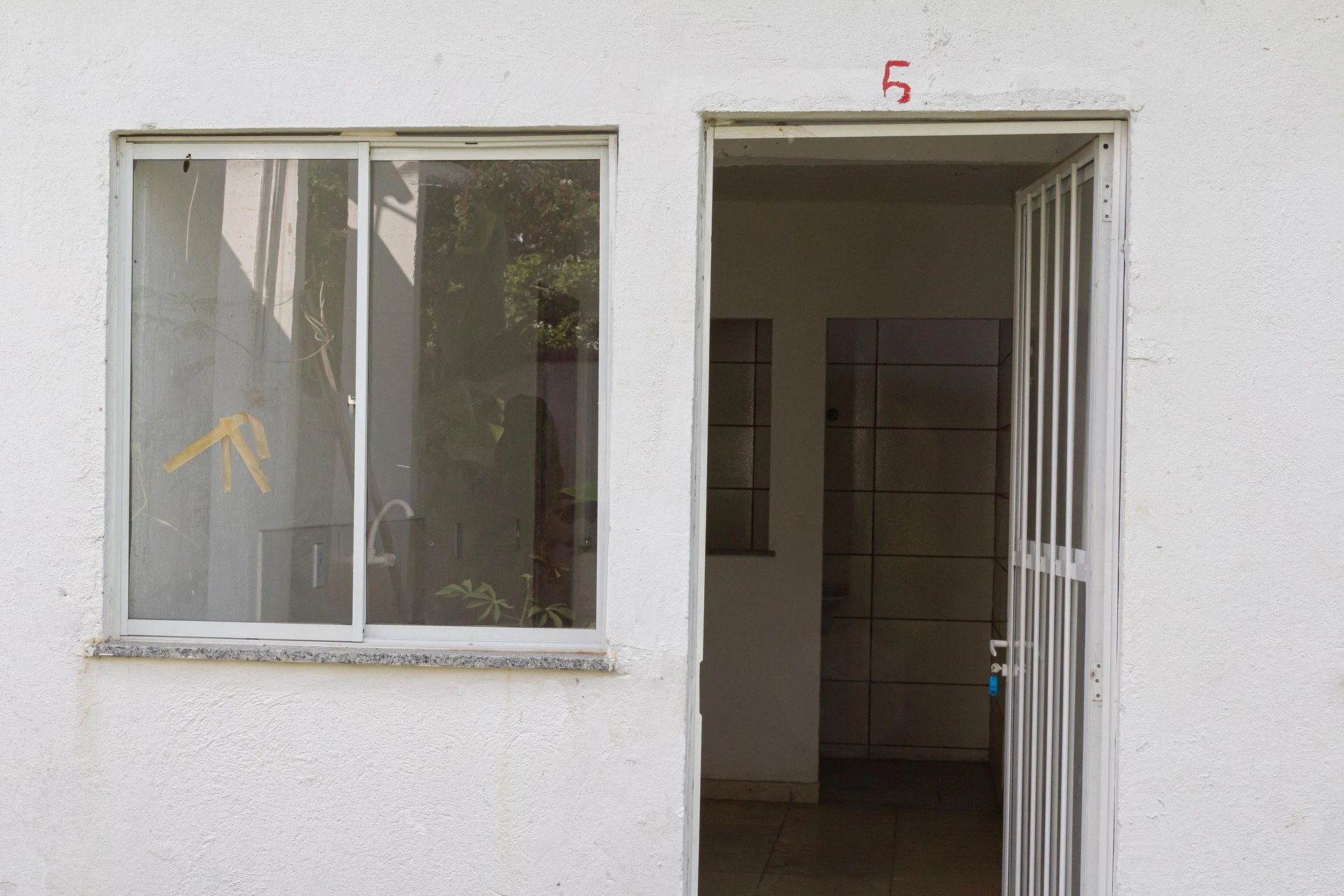 Unfurnished studio rental with private garden and 1 suite — photo 40