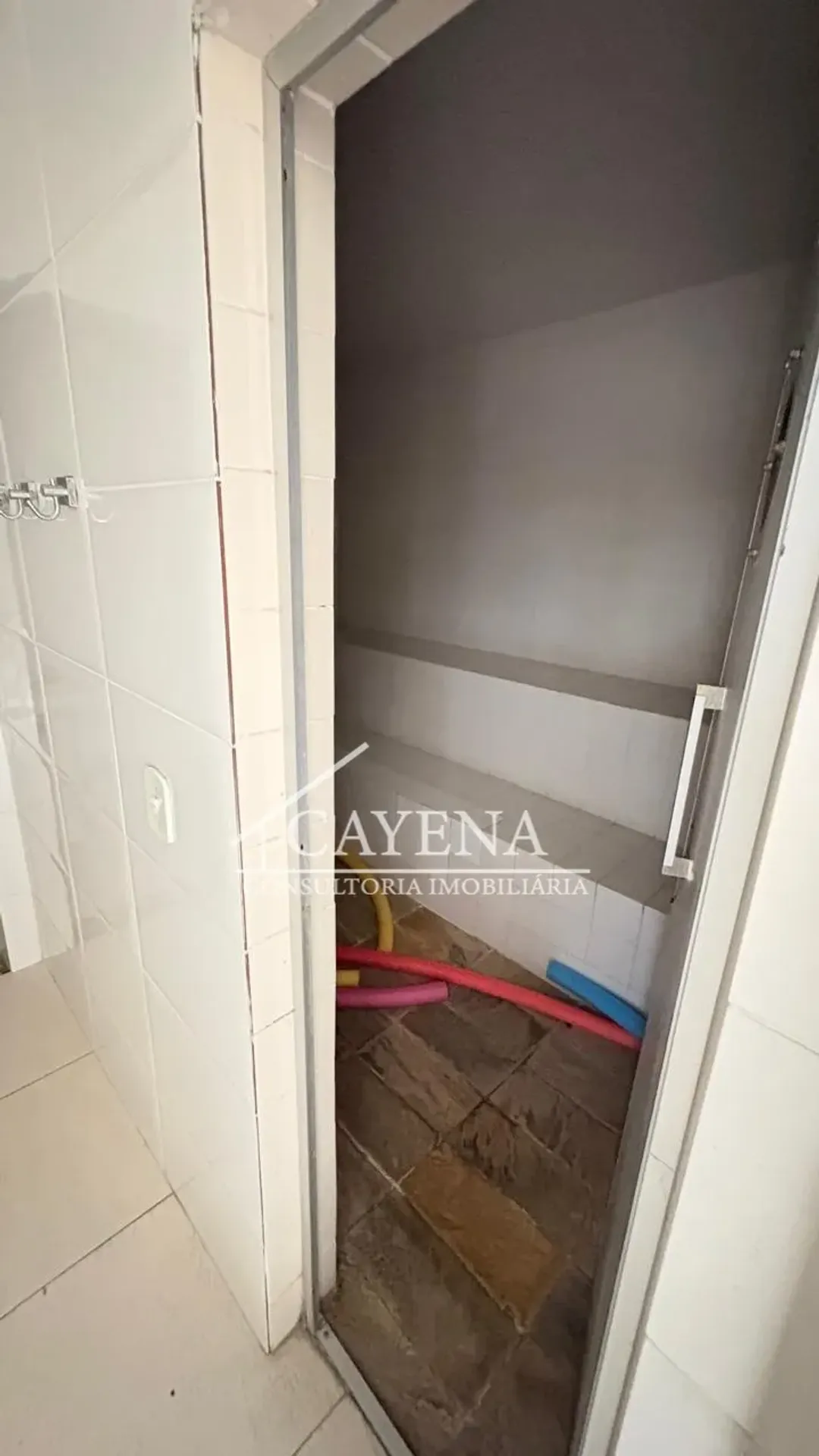 Furnished 3-bedroom apartment with a gas stove — photo 23