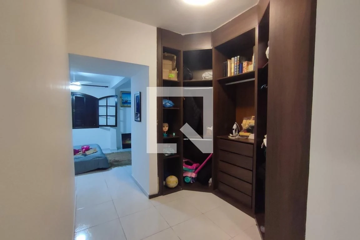 House with 3 bedrooms and a private backyard — photo 16