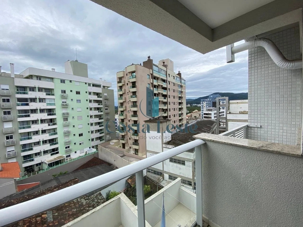 Balcony with a grill in a one-bedroom apartment, 39 m² — photo 12