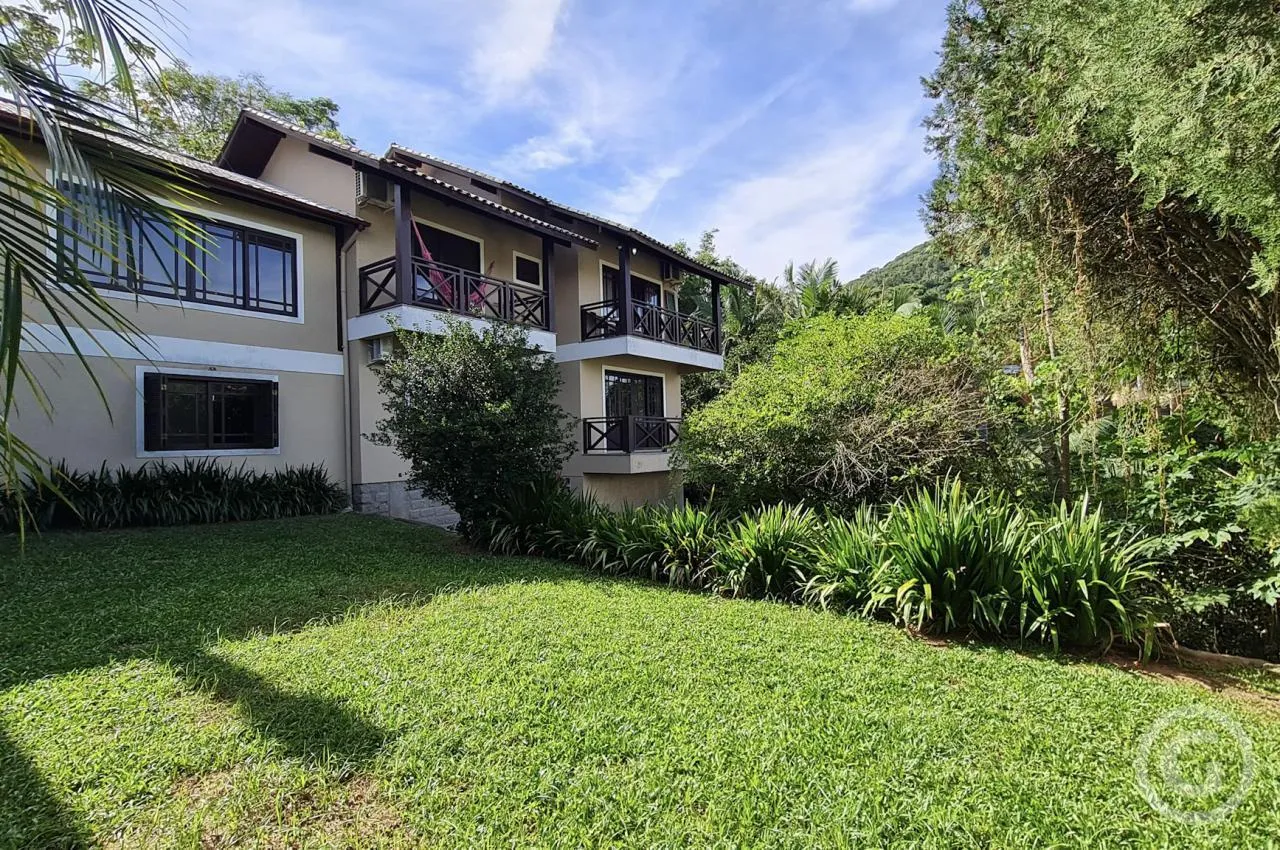 Detached house with 5 en-suite bedrooms and private BBQ