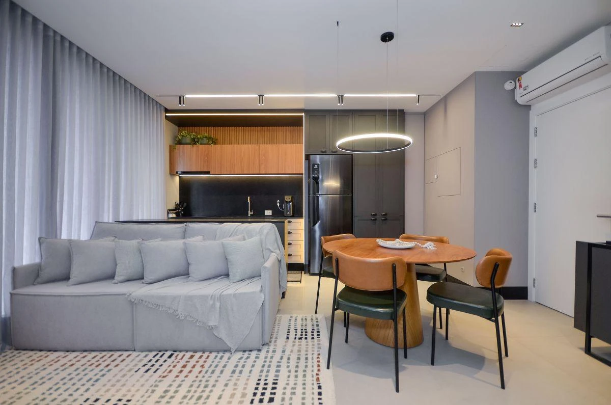 Furnished 1-bedroom apartment with balcony and grill — photo 31