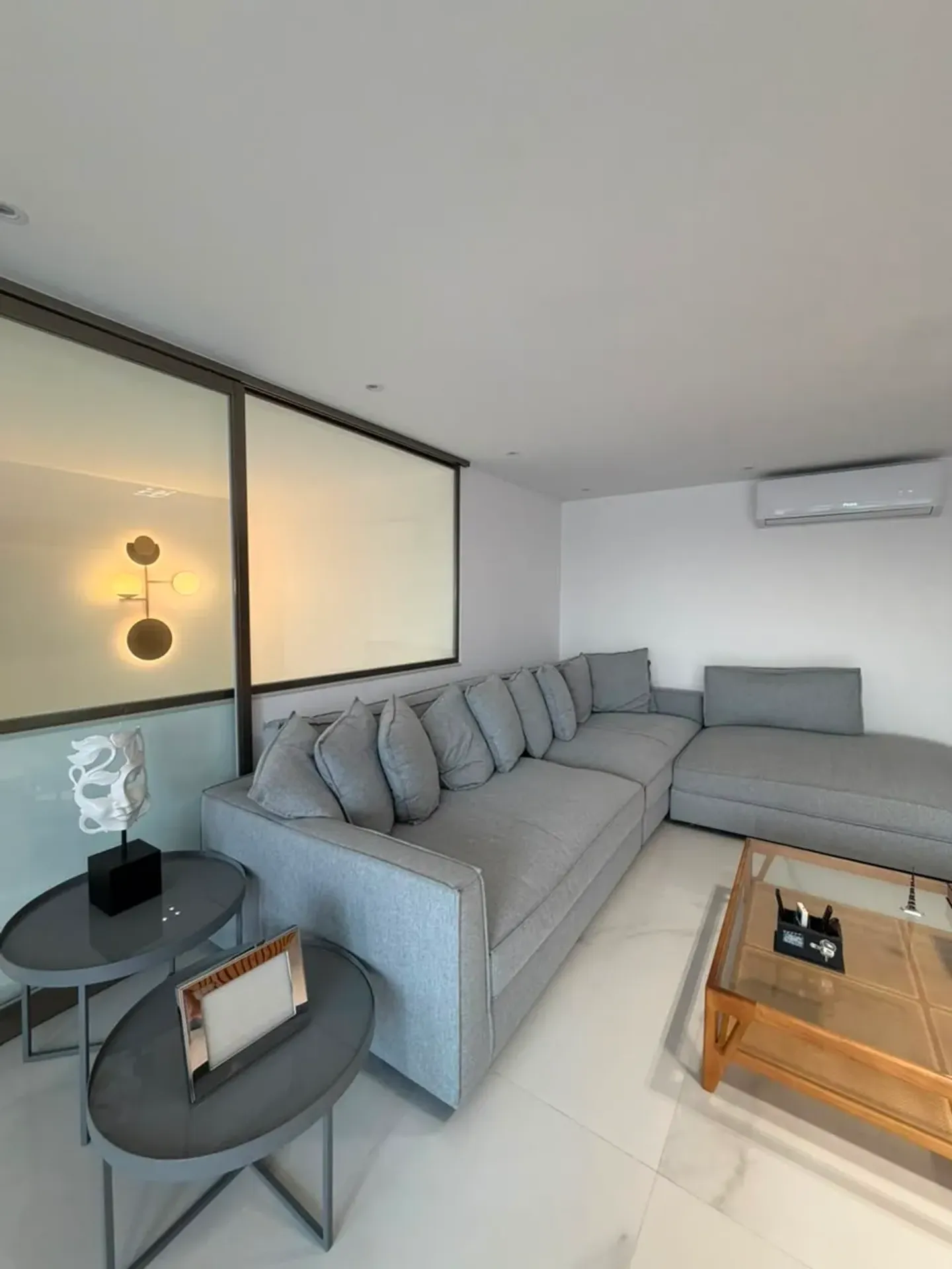 Furnished triplex home with 5 en-suite bedrooms and 600 m² — photo 9