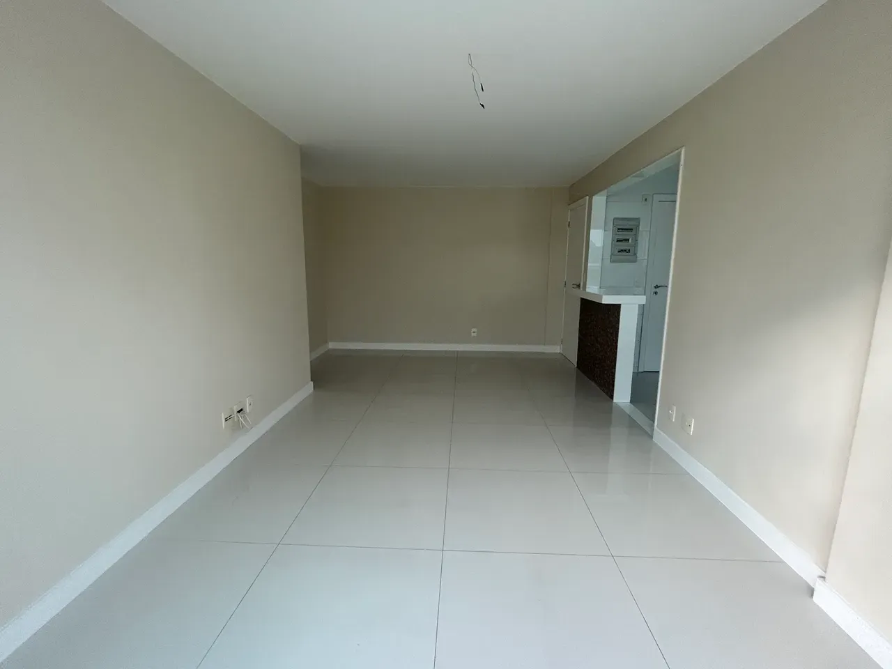 Balcony with a grill in a 3-bedroom apartment, 179 m² — photo 4
