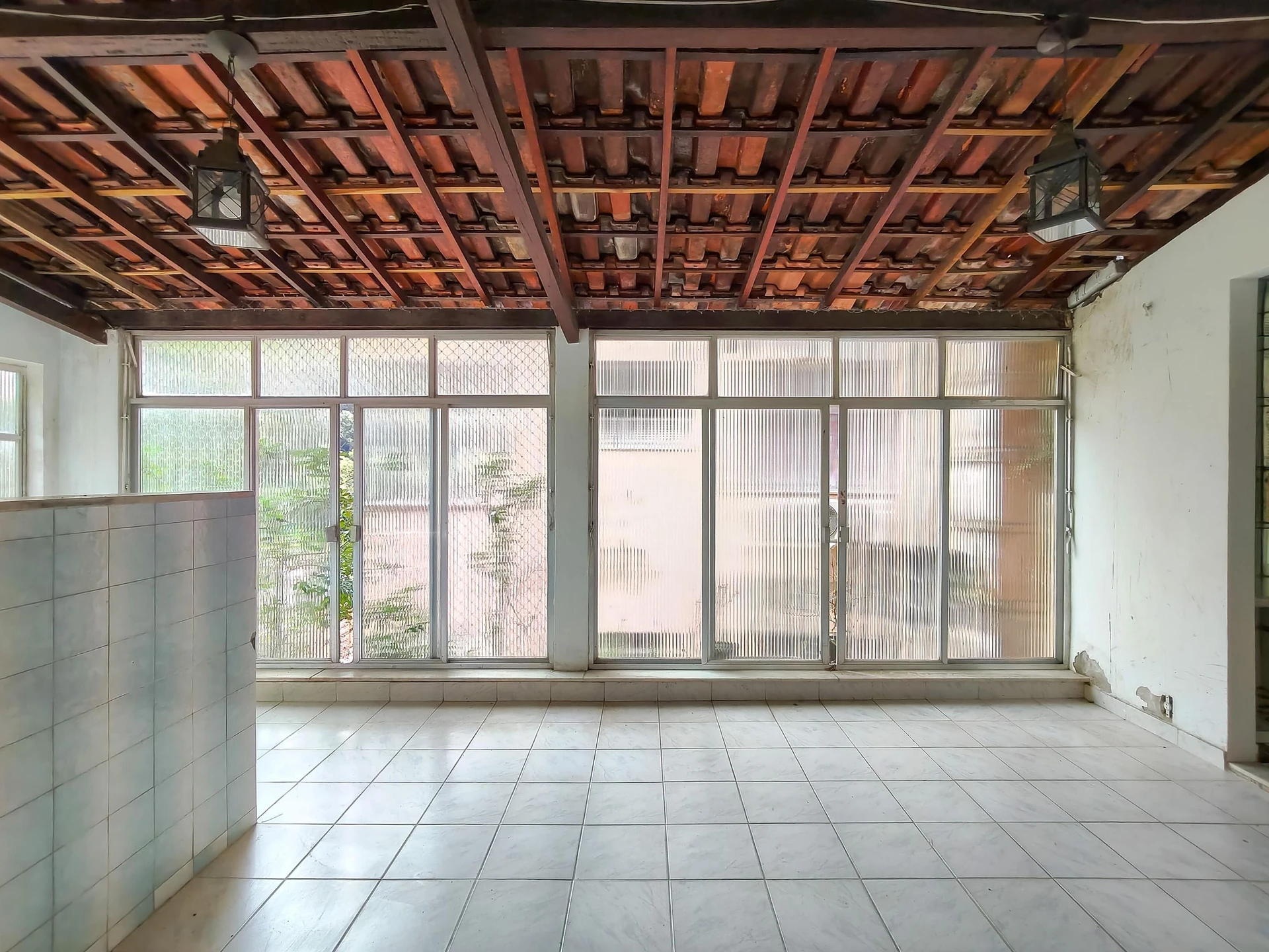 2-bedroom apartment with 2 bathrooms and mountain views — photo 13