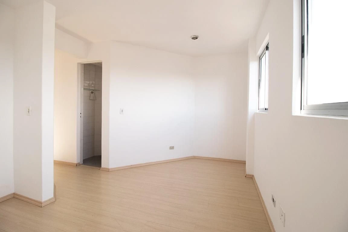 Apartment, 32 m², with wood or laminate floors — photo 14