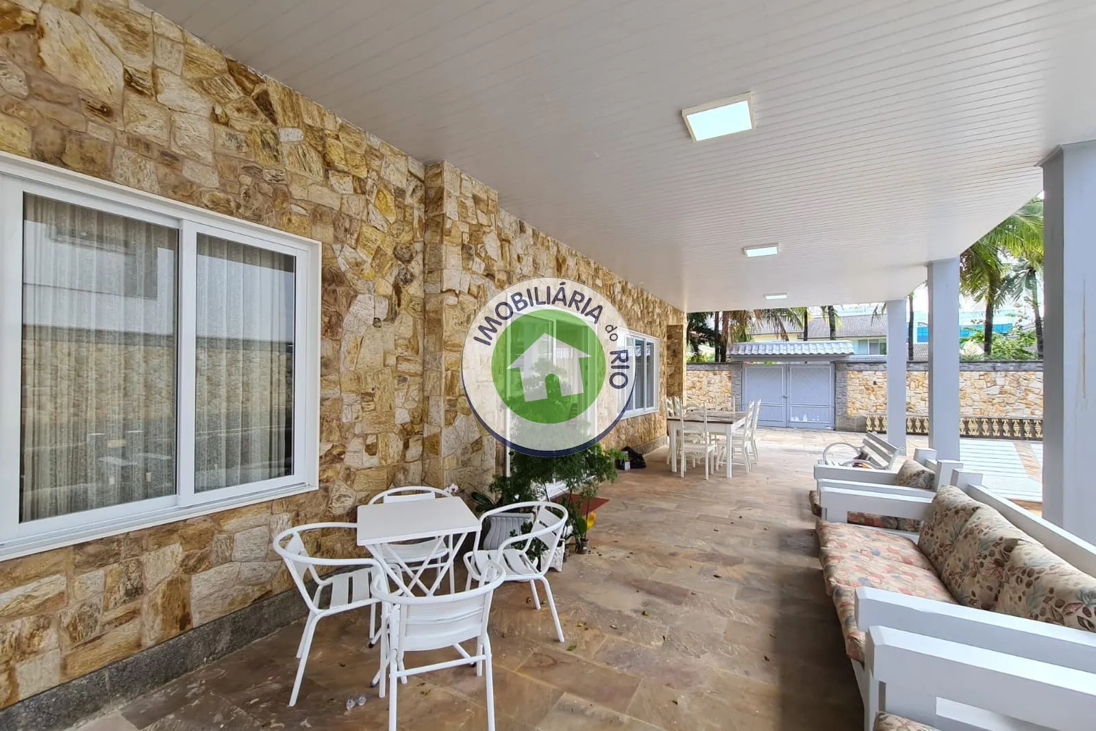 House with 5 bedrooms and 5 bathrooms plus 4 parking spaces — photo 39