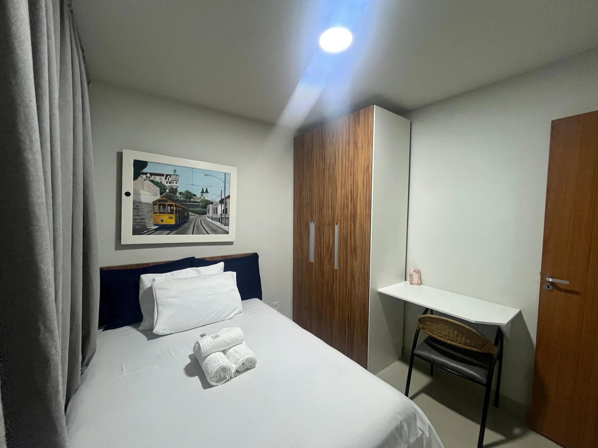 Furnished 2-bedroom apartment with built-in wardrobes — photo 16