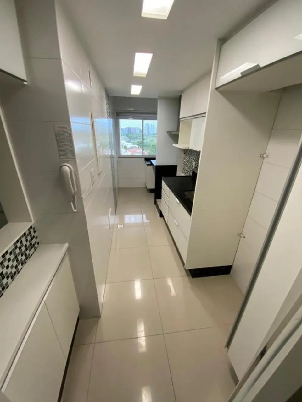 Glass-enclosed balcony in a 3-bedroom apartment, 177 m² — photo 2