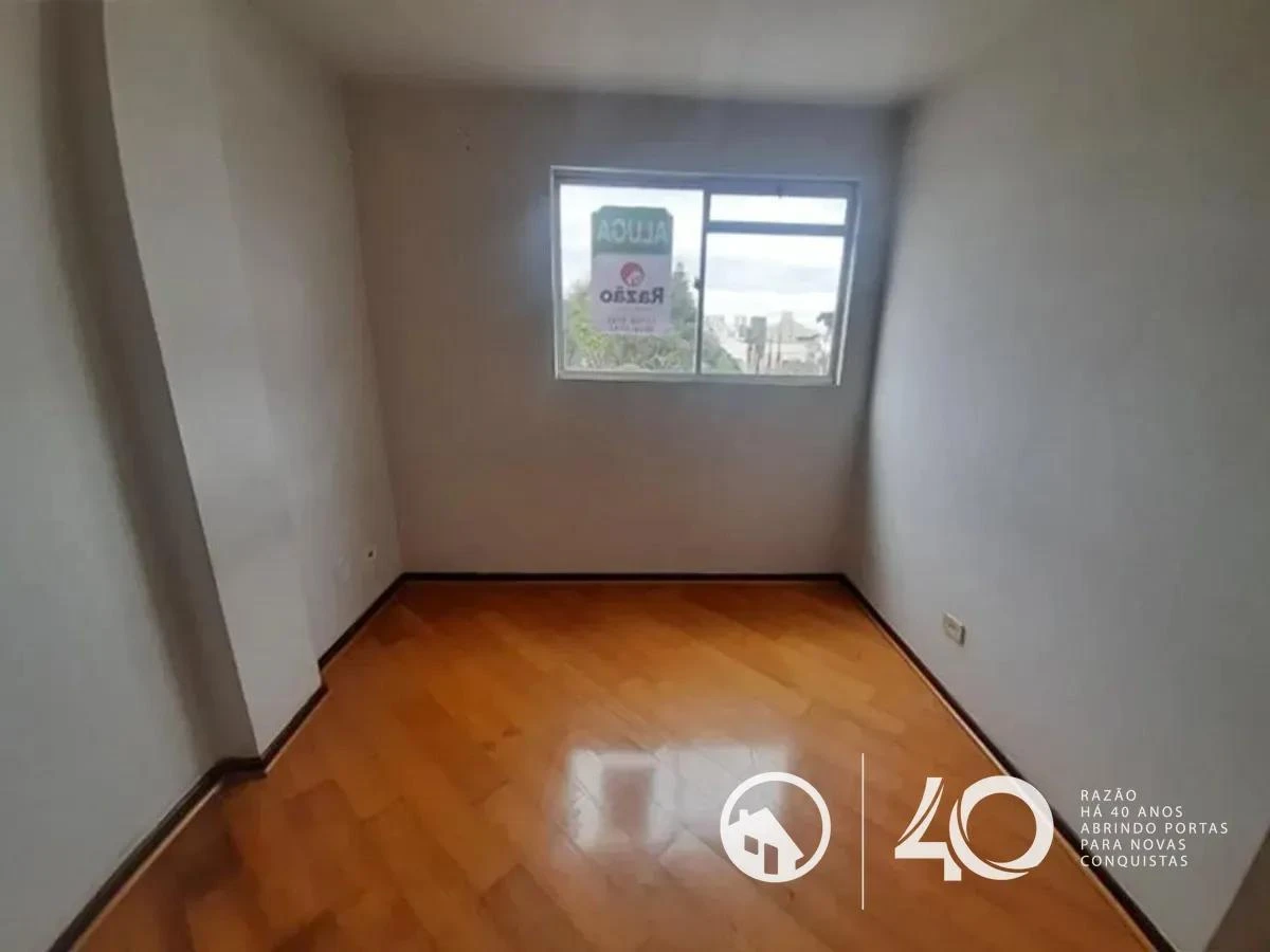 Wood or laminate floors in a 2-bedroom apartment, 92 m² — photo 13