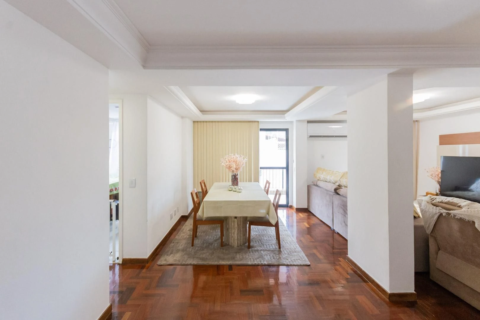 4-bedroom apartment with a mountain view in Rio de Janeiro — photo 13
