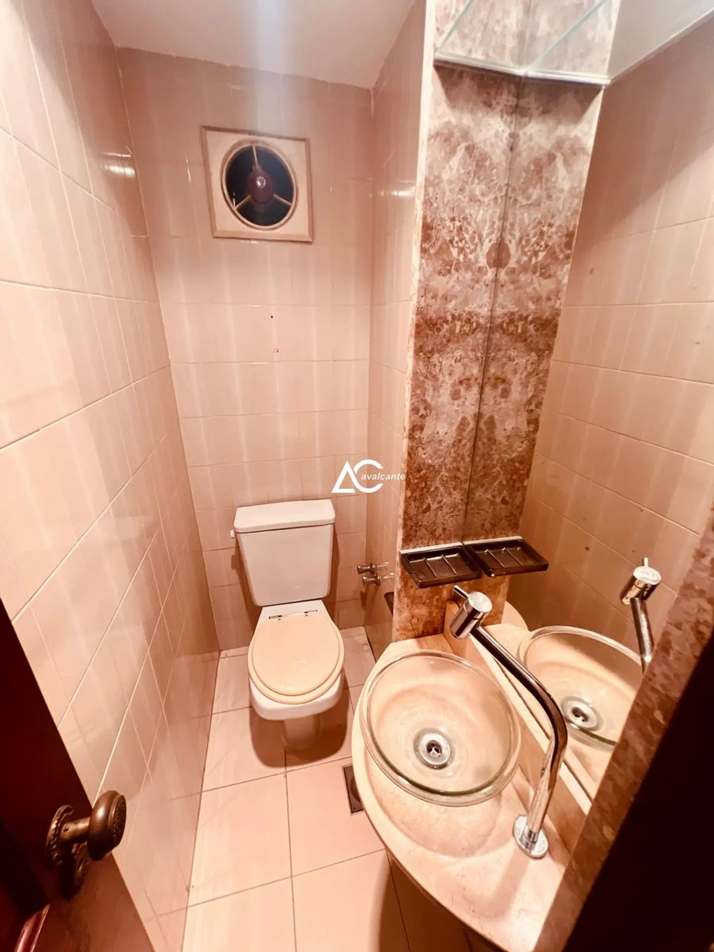House with 5 bedrooms and 5 bathrooms plus a pool — photo 5