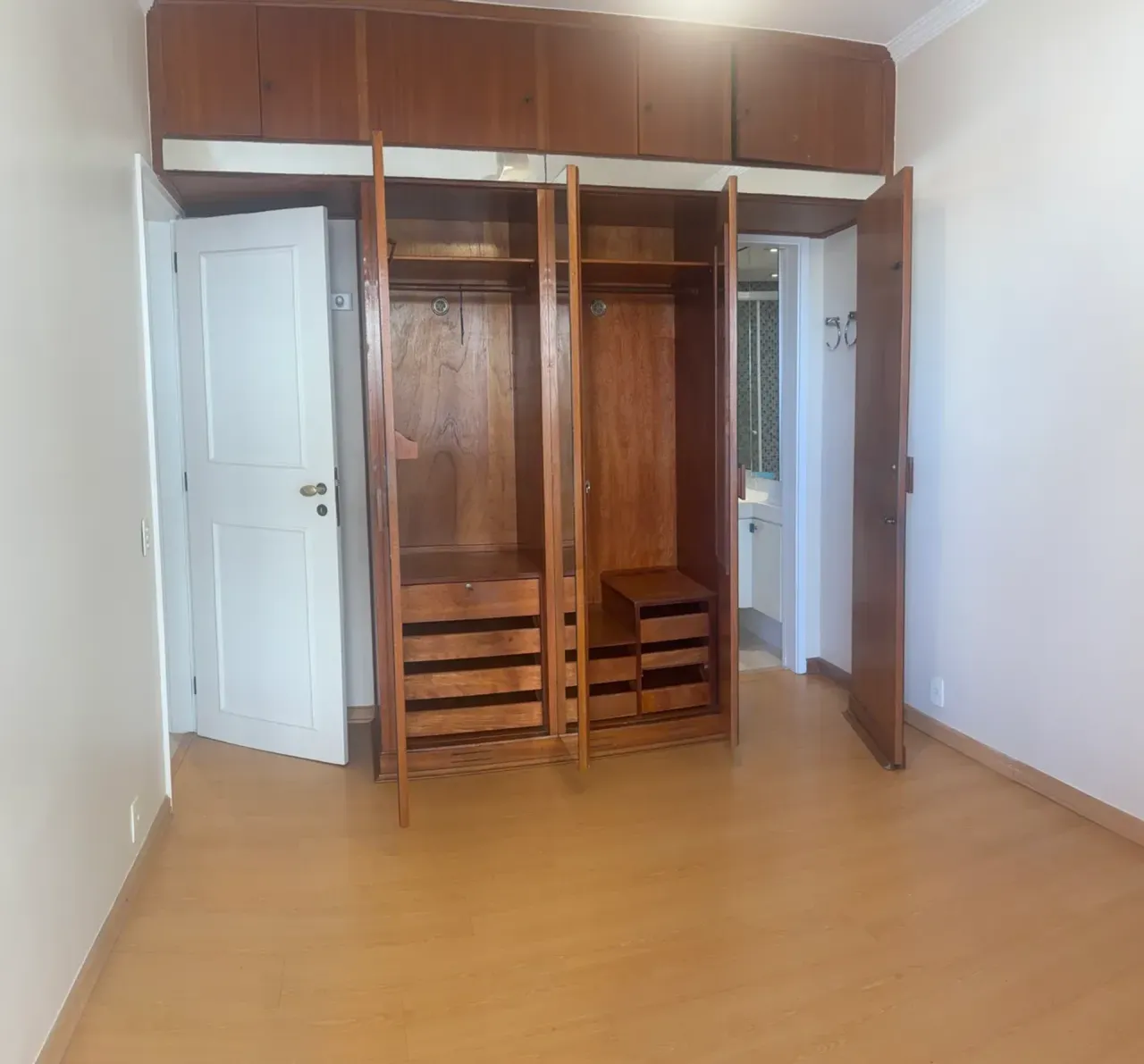 Apartamento de 94 m² com 3 quartos e 3 banheiros — photo 2