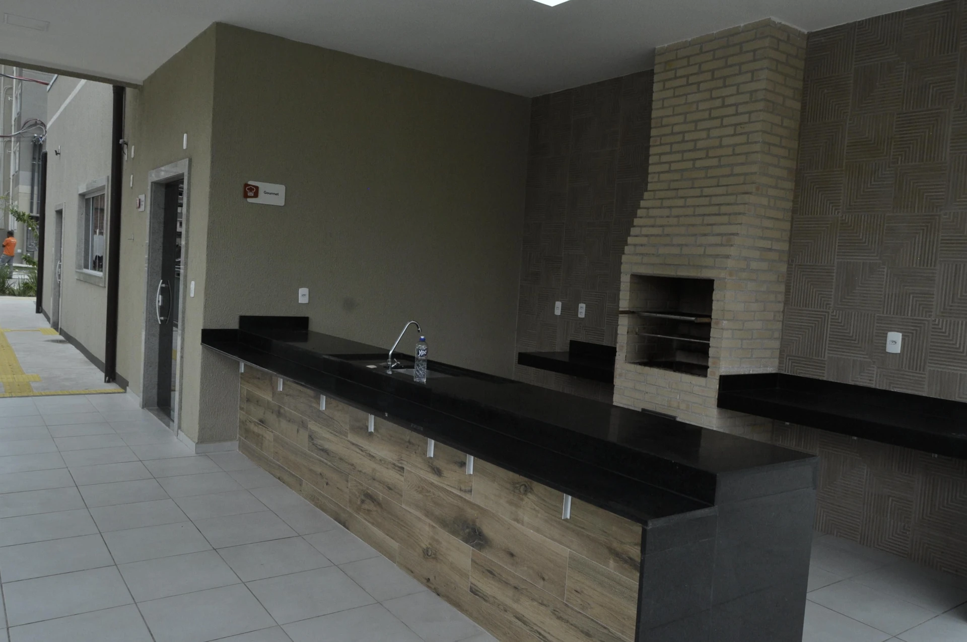 2-bedroom apartment in a building with a pool — photo 23