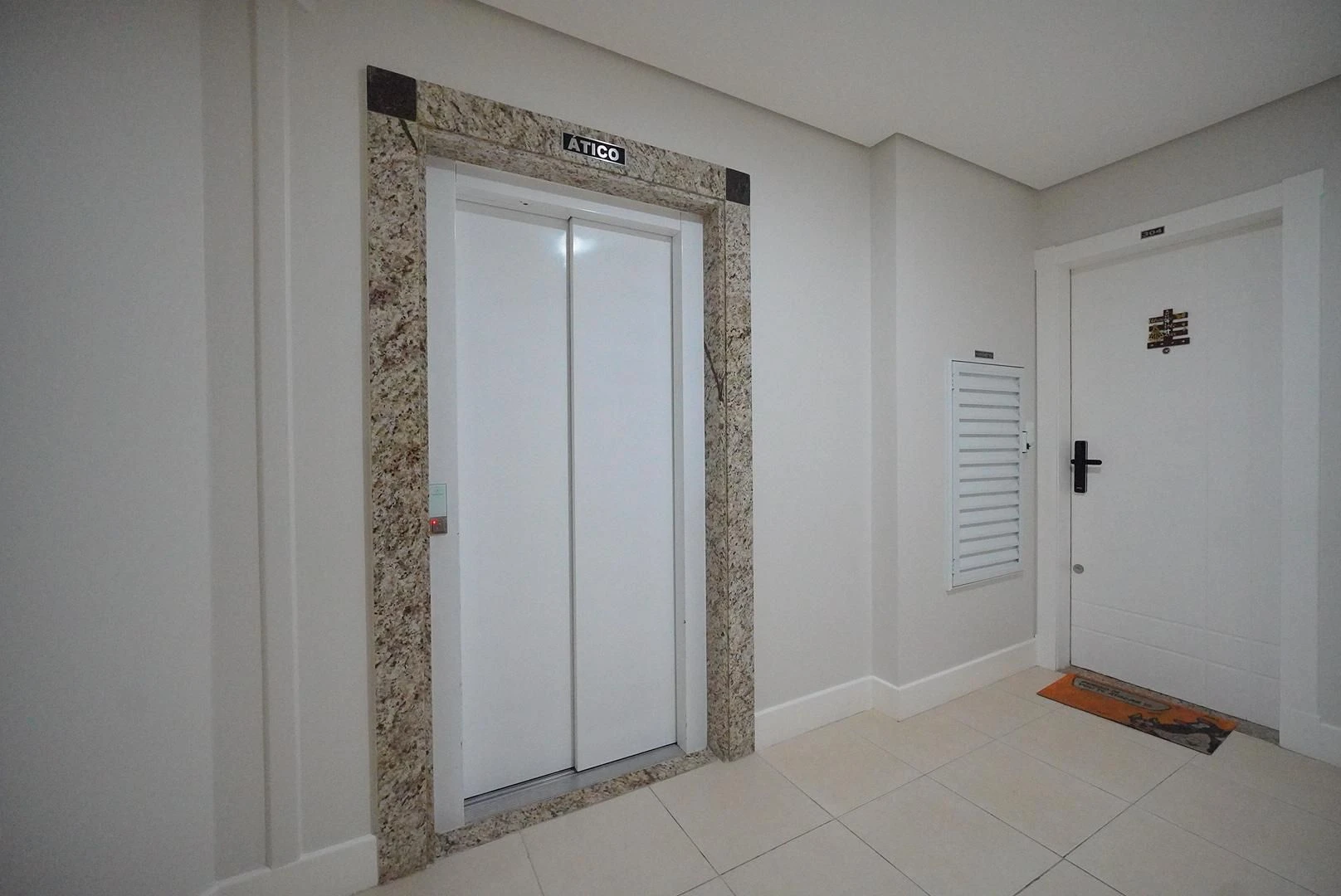 205 m² apartment with a private pool and a jacuzzi — photo 18