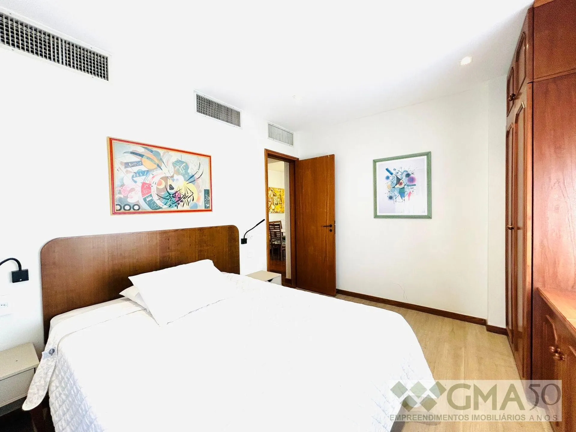 Furnished 87 m² apartment with open-plan kitchen and suite — photo 4