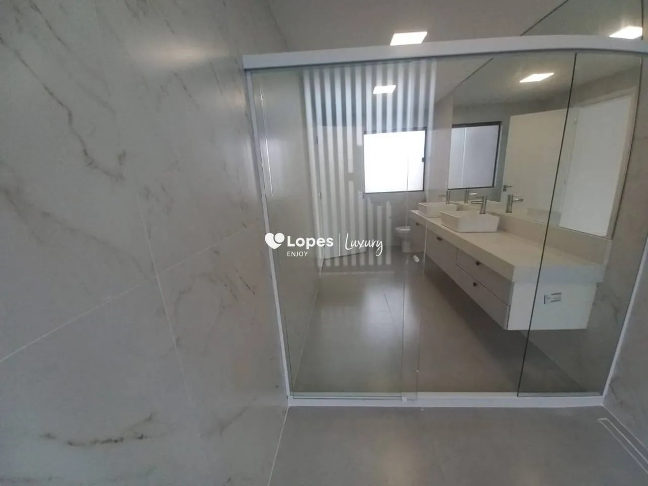 Unfurnished 4-bedroom house with 5 bathrooms and 329 m² — photo 25