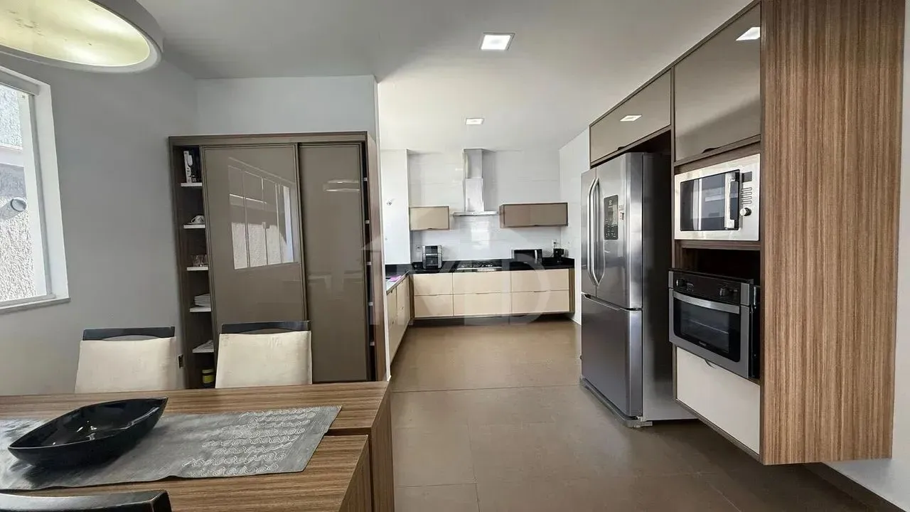 Furnished house with 5 bedrooms and 5 baths, 385 m² — photo 9
