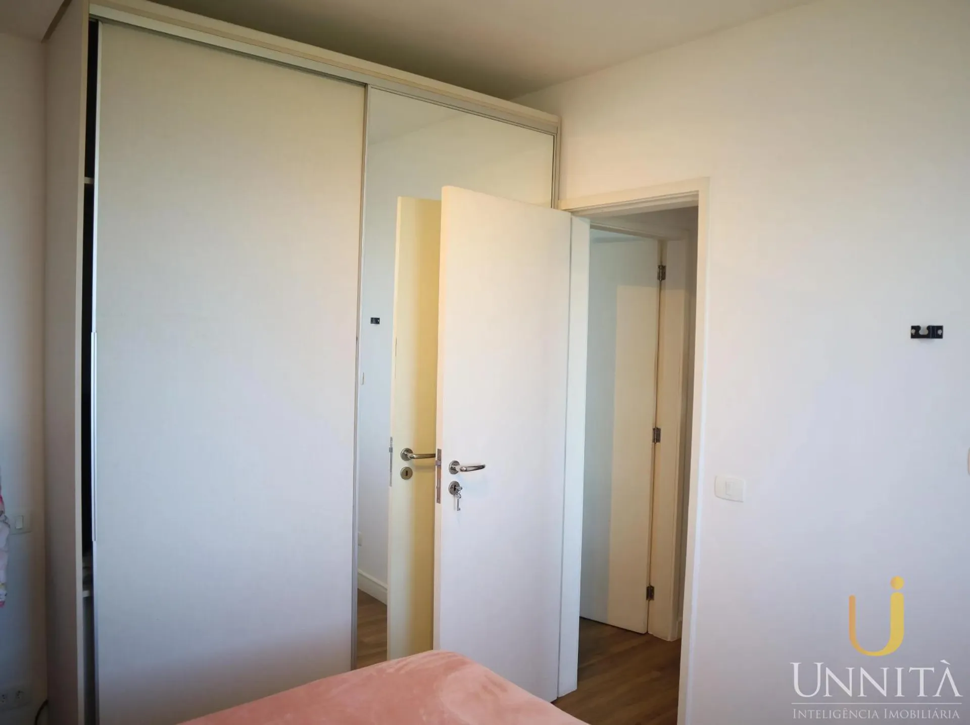 Glass-enclosed balcony in a 3-bedroom apartment, 110 m² — photo 13