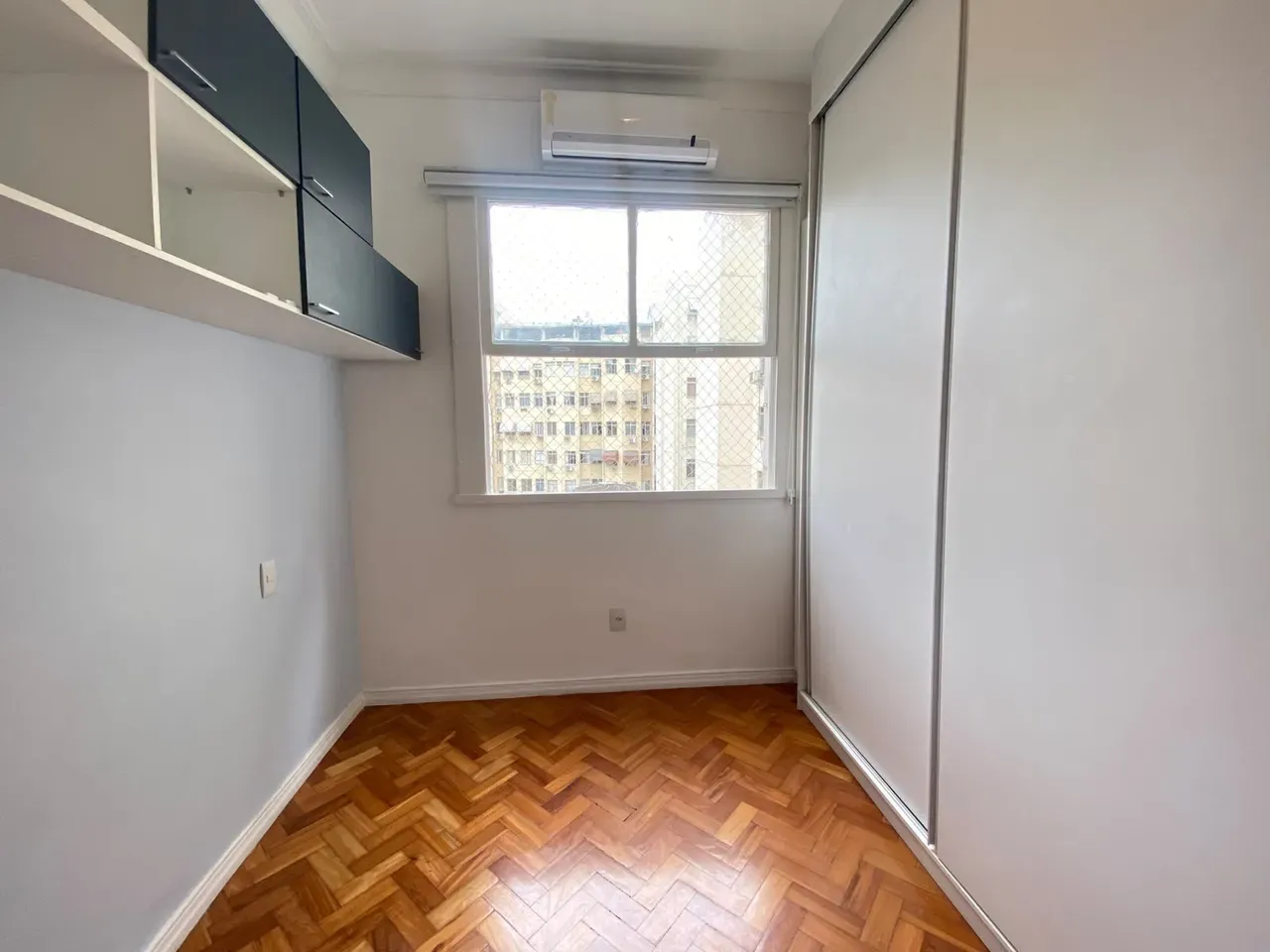 Apartment on the 7th floor with wood or laminate floors — photo 20