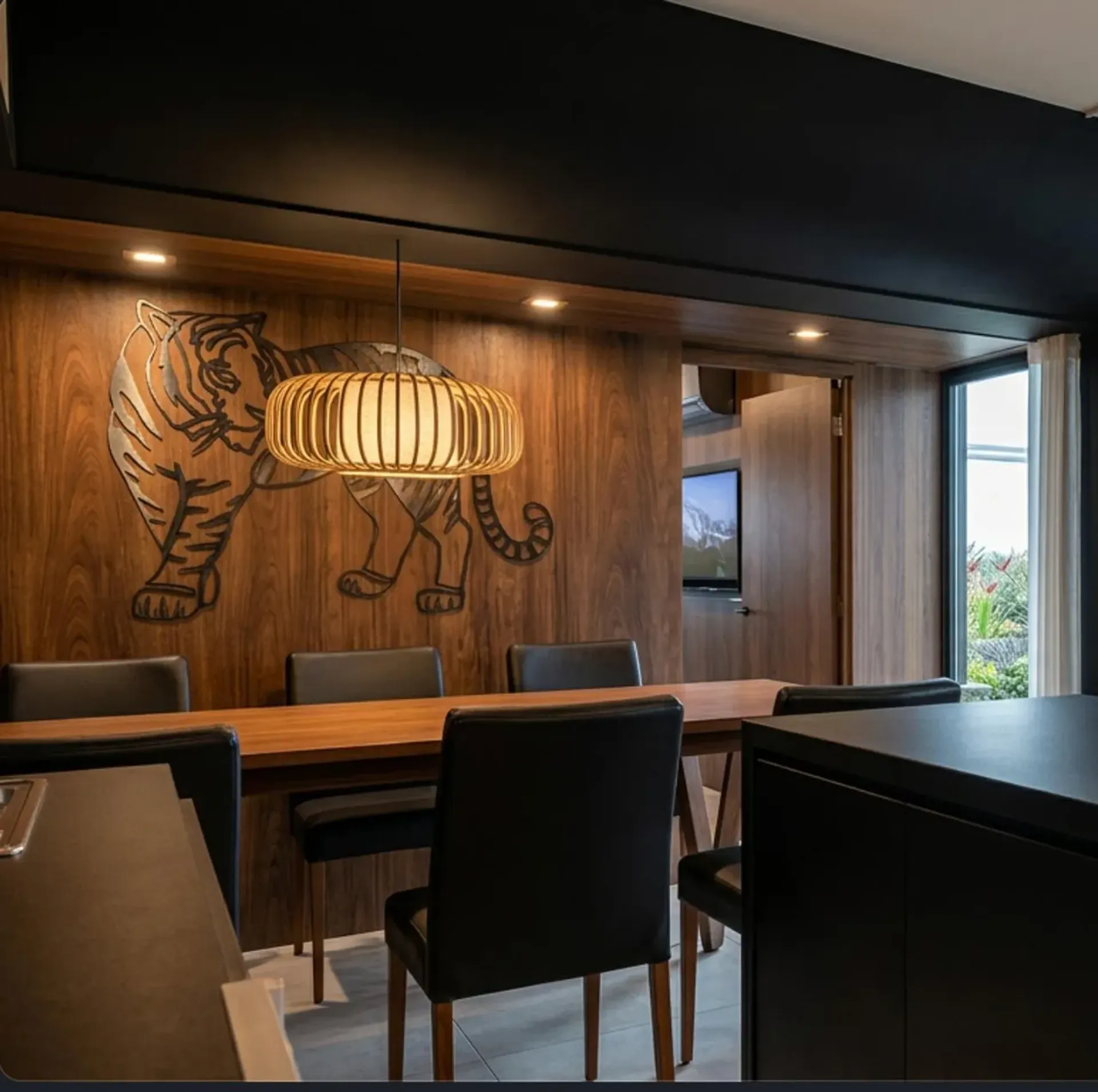 Панорамные окна и 2 спальни: квартира 160 м² — photo 3