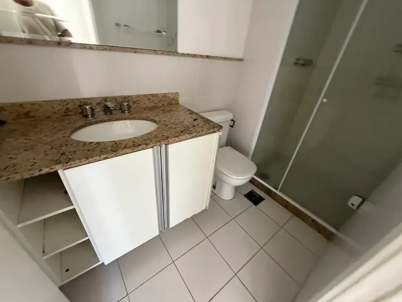4-bedroom apartment in a building with a gym — photo 5