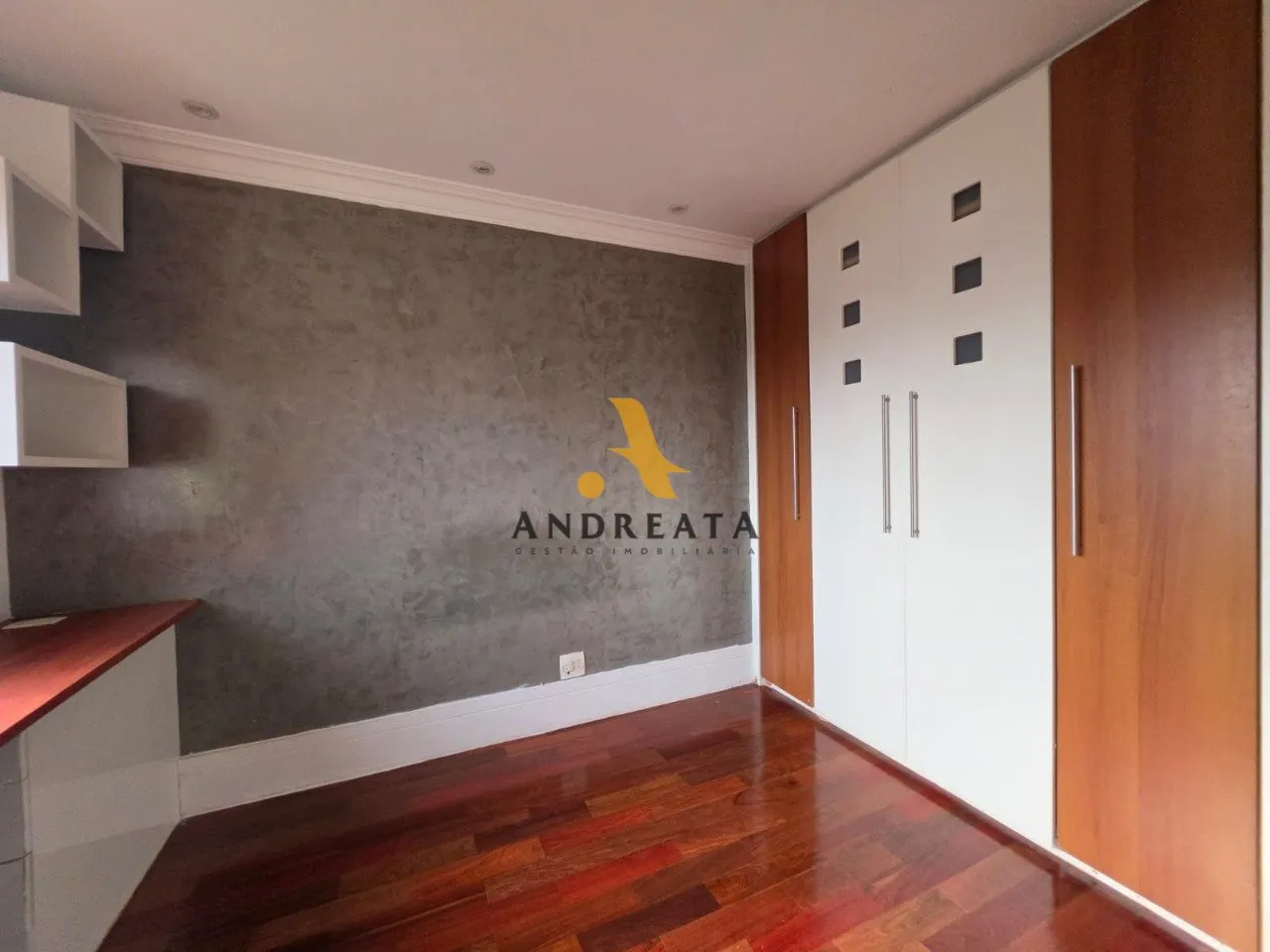 Apartment on the 5th floor with a glass-enclosed balcony — photo 27