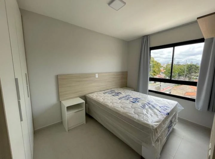 Furnished 1-bedroom apartment with open kitchen and gas stove — photo 3