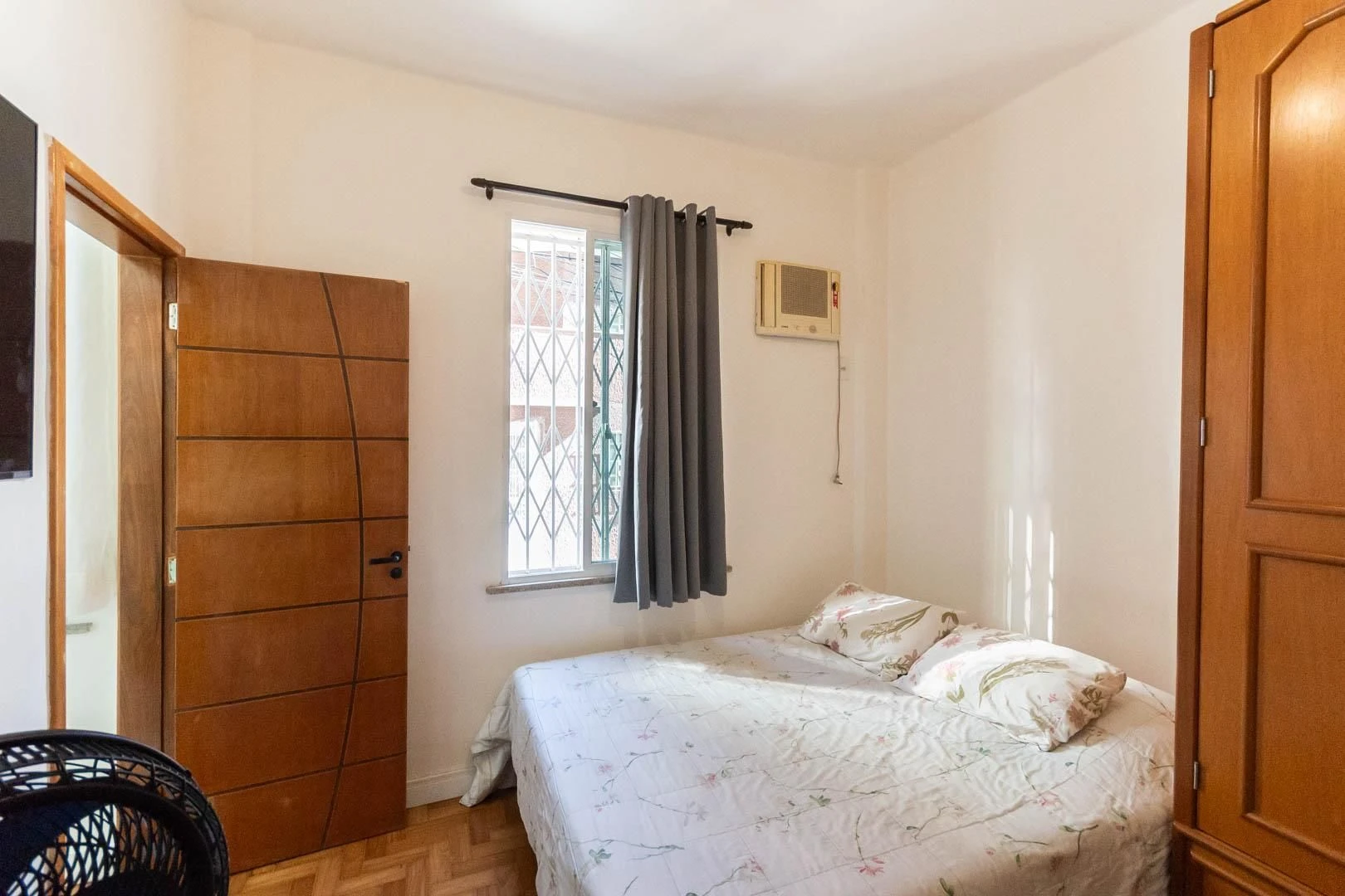 One-bedroom apartment with a washing machine — photo 4