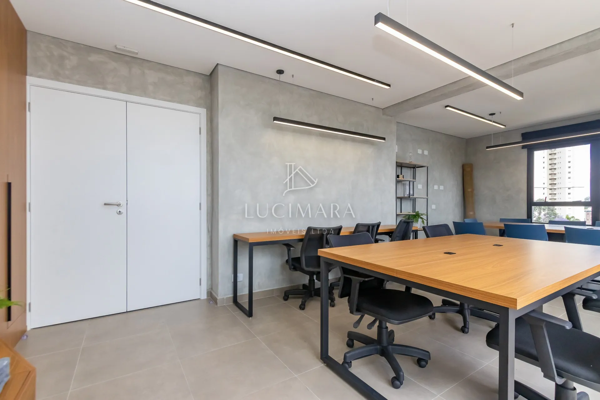 Furnished 1-bedroom apartment with open-plan kitchen — photo 33