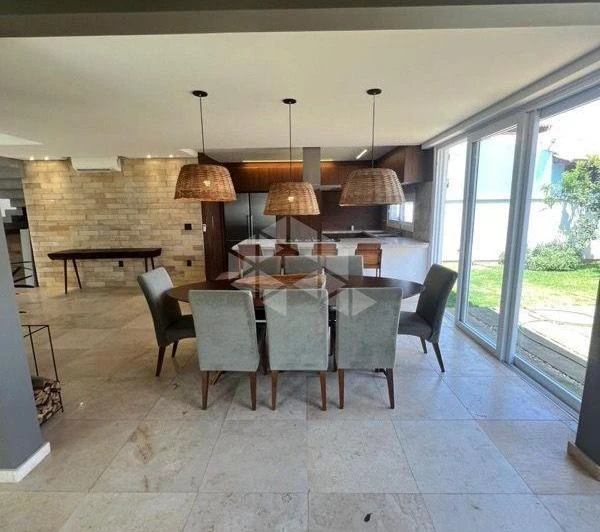 Rental house with 4 en-suite bedrooms and 350 m² — photo 7