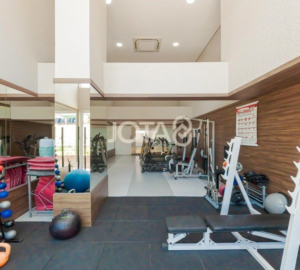 Furnished 3-bedroom apartment with 201 m² — photo 36