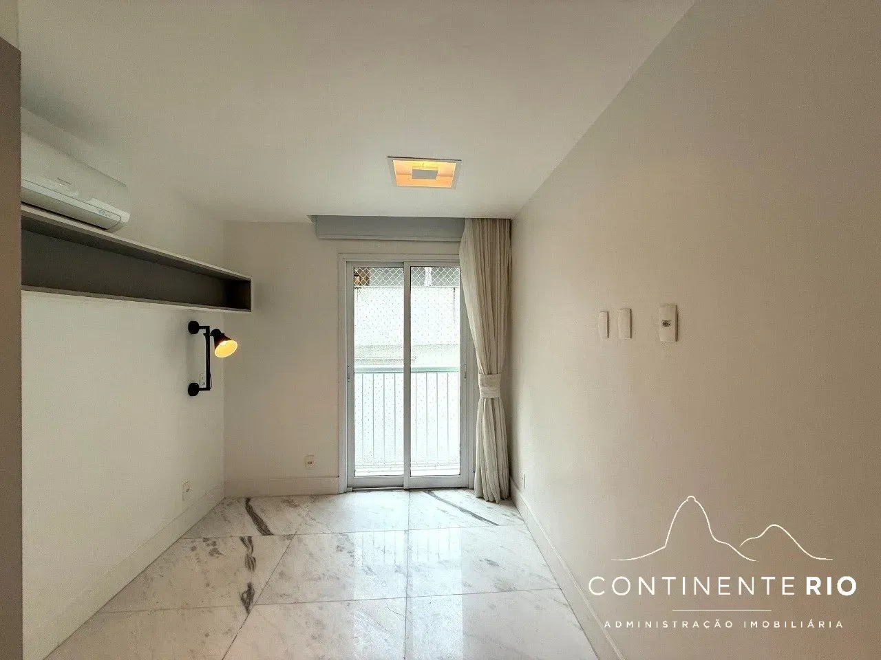 3-bedroom apartment with 4 bathrooms and a glass balcony — photo 7