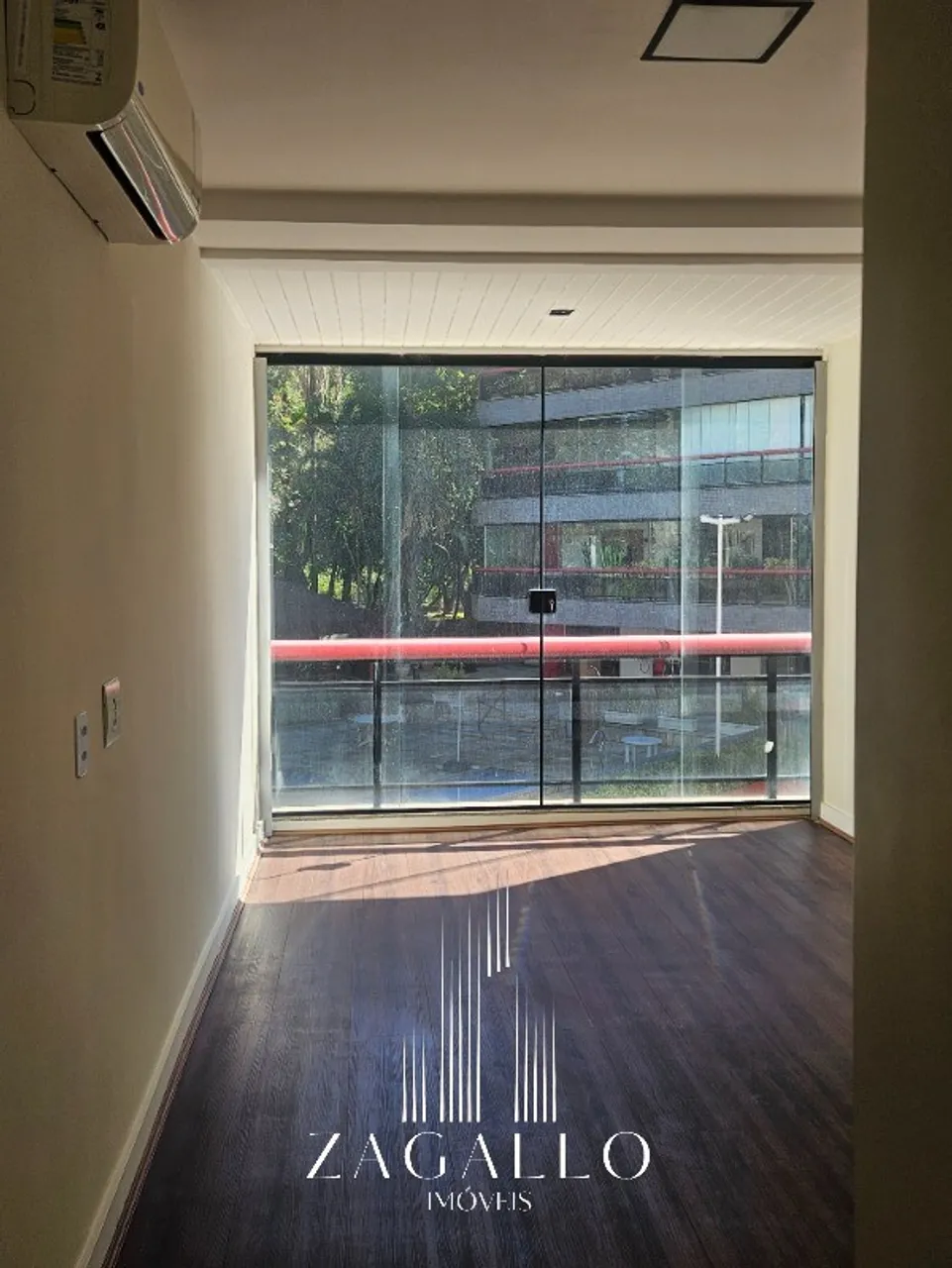 Rental apartment with 4 bedrooms, balcony, and 3 parking — photo 15