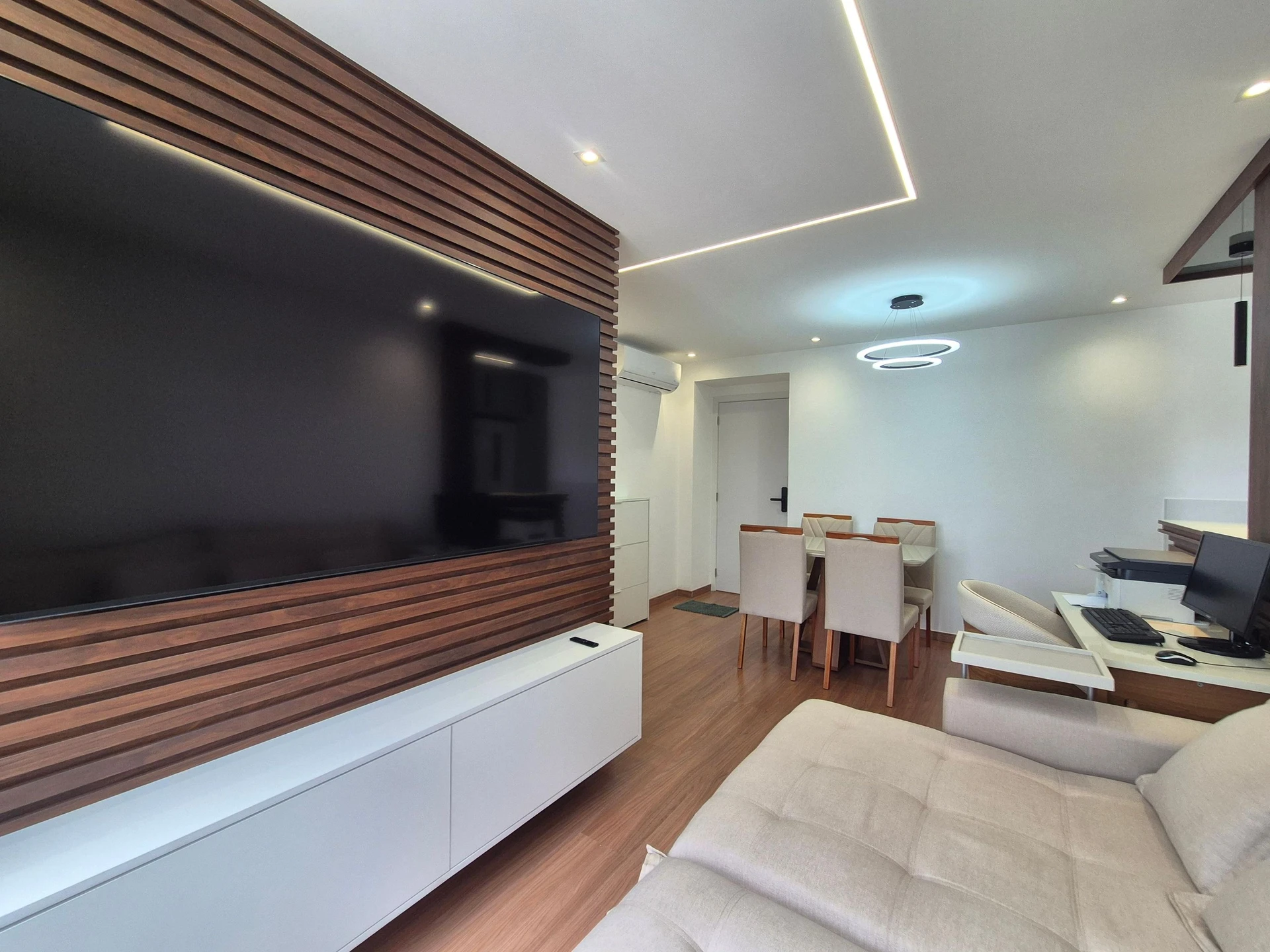 Furnished 2-bedroom apartment with enclosed balcony — photo 26