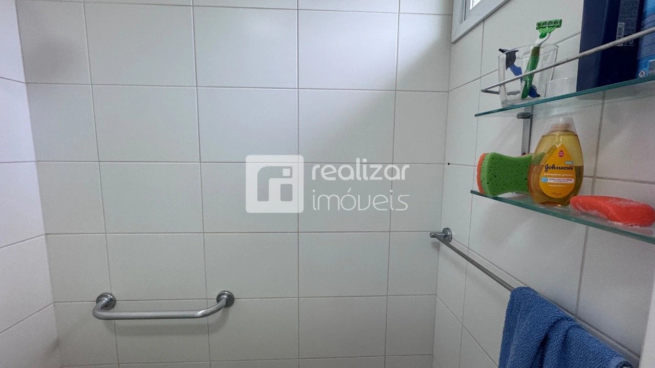 One-bedroom apartment with a mountain view — photo 26
