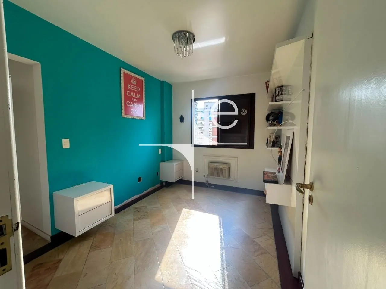 254 m² apartment with a walk-in closet and a home office — photo 17