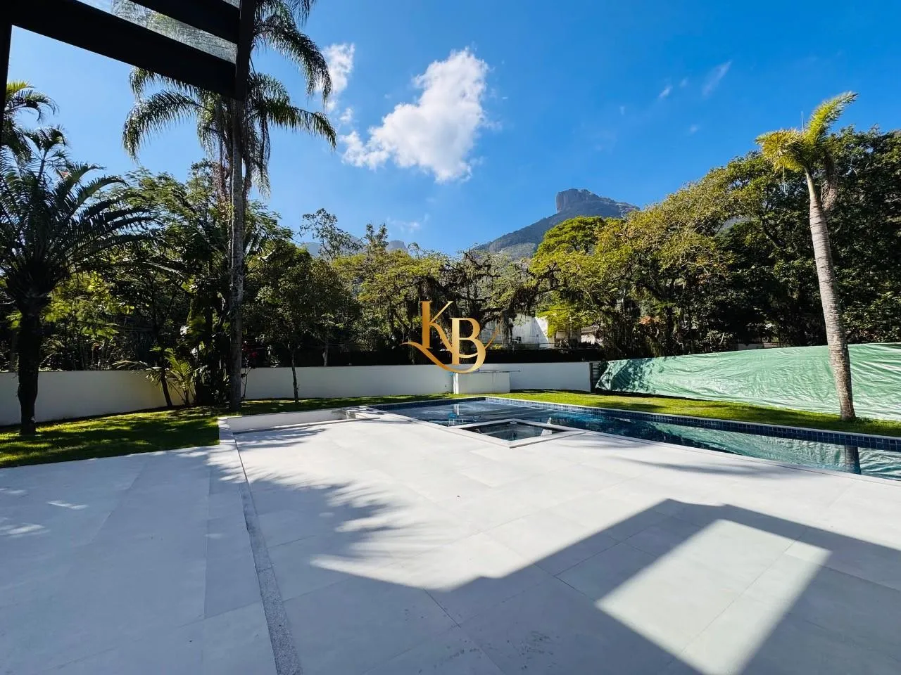Casa com 5 quartos e área de piscina ao ar livre — photo 10
